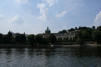 Nach einer kleinen Mittagspause gönnten wir uns noch eine kleine Bootsfahrt auf der Moldau.