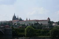 Vom Fluss aus hatte man eine gänzlich unverbaute Aussicht auf die Prager Burg.