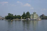 Das alte Kraftwerk auf seiner Moldauinsel.