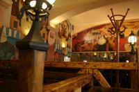 ... und für seine freizügigen Wandmalereien.