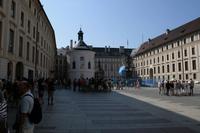 Im Innenhof der Prager Burg.