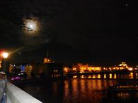 Das Moldauufer der Neustadt bei Nacht.