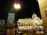 Das Gemeindehaus mitsamt seinem Cafe im Innenraum liegt direkt daneben.