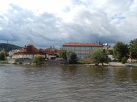 Franz-Kafka-Museum. Direkt dahinter beginnt das kleine 