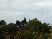 Heute befindet sich im Inneren ein Cafe, das zwar recht teuer ist, aber eine wunderbare Aussicht bietet.