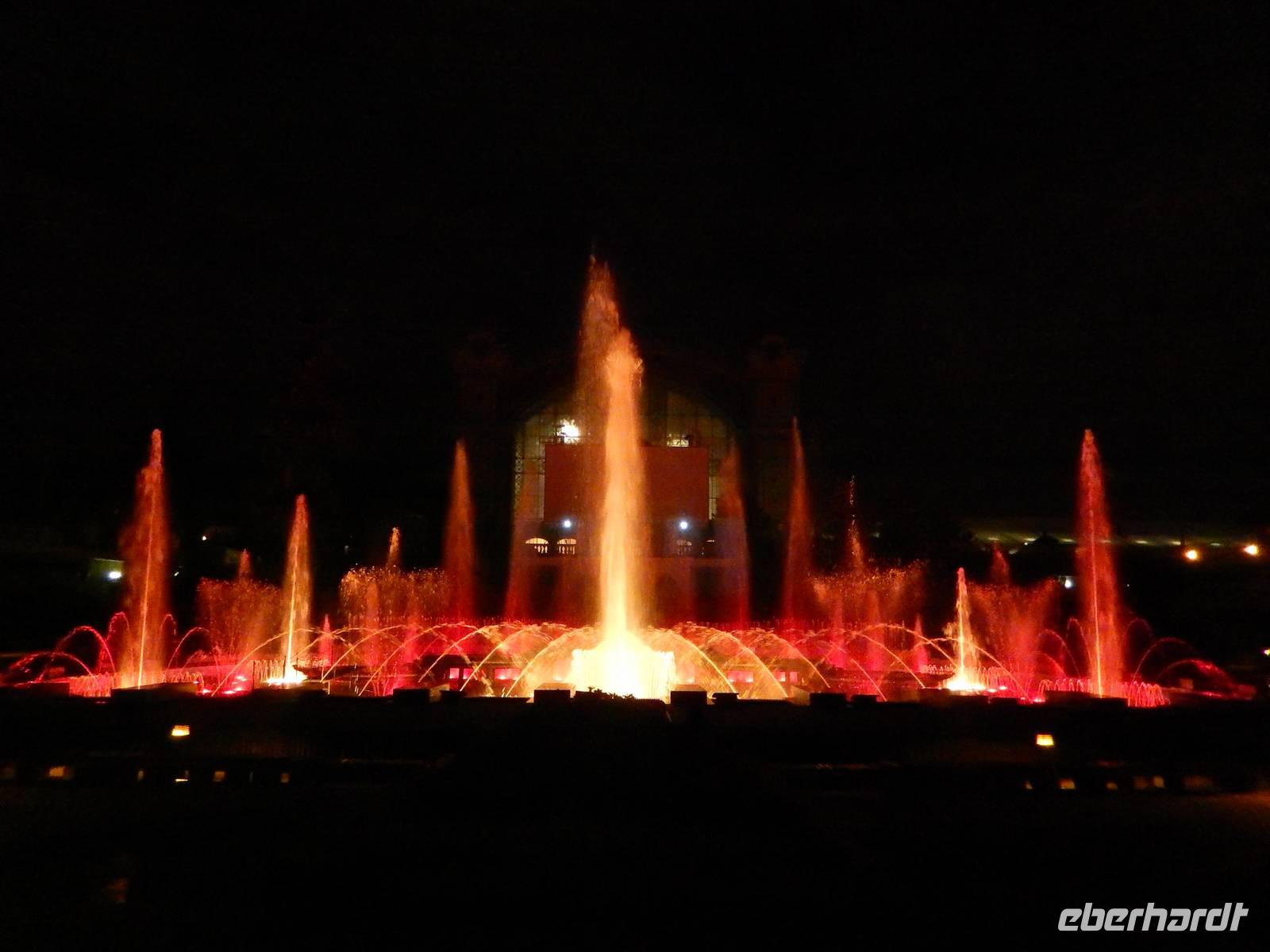 Besonders die Farbenvielfalt der Fontänen beeindruckte uns sehr.