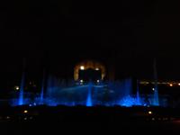 Die Krizik-Fontäne ganz in blau.