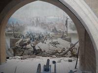 Dieses große Wandgemälde wurde ebenso für die Jubiläumsausstellung angefertigt. Es zeigt den Kampf Prager Studenten gegen die Schweden auf der Karlsbrücke im Jahre 1648.