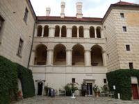 Im Innenhof des Schlosses Melnik.