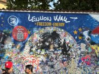 76-John-Lennon-Wand