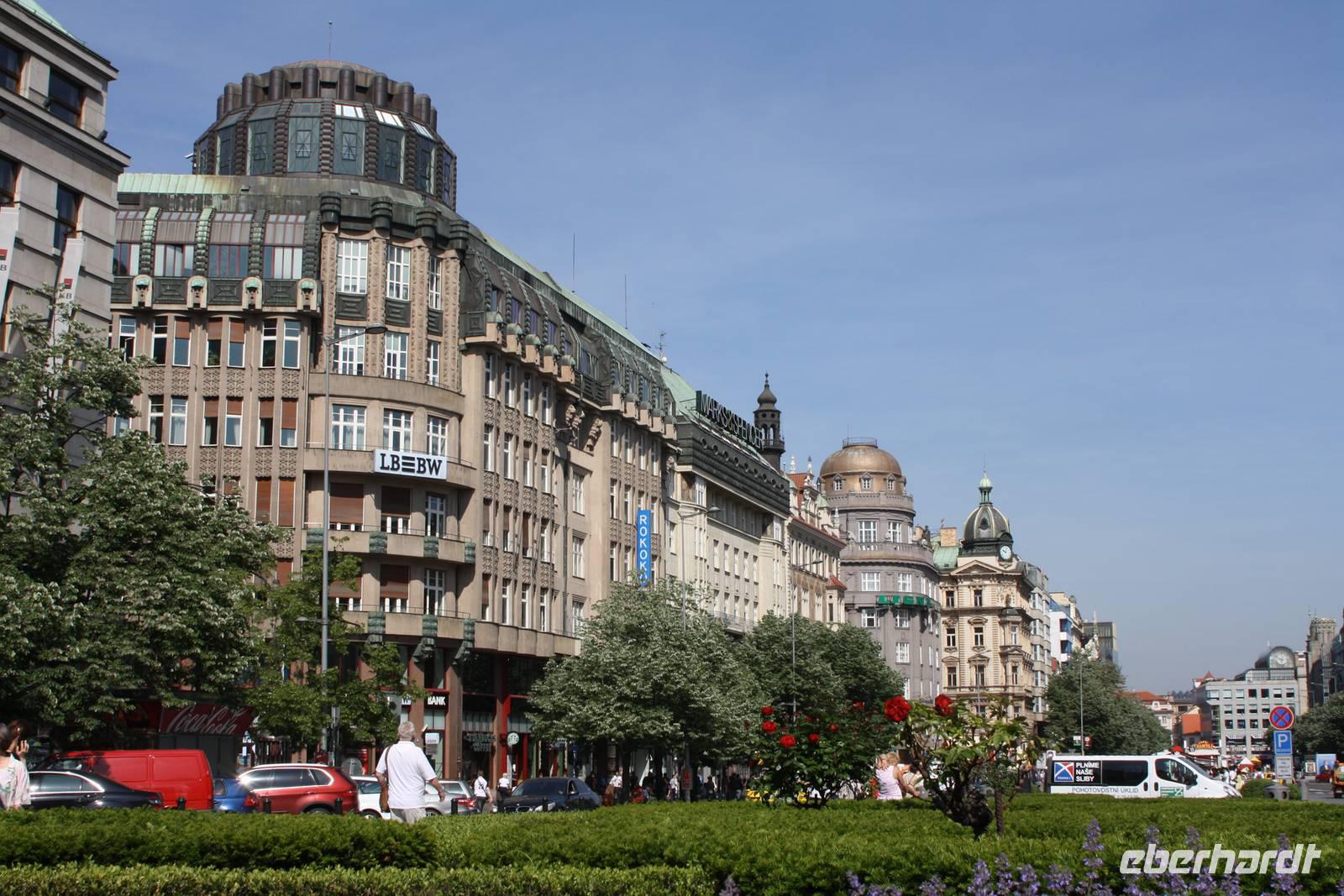 Angelegt wurde der Wenzelsplatz im vierzehnten Jahrhundert von Karl IV. als Rossmarkt