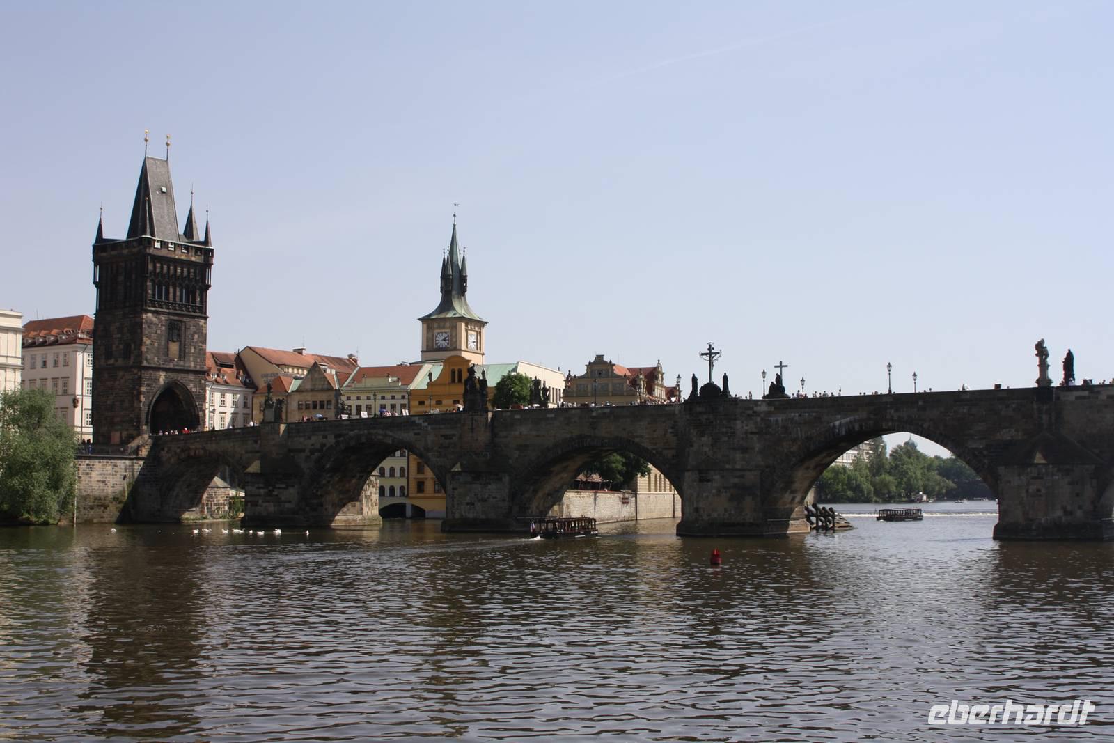 Karlsbrücke von der Moldau aus