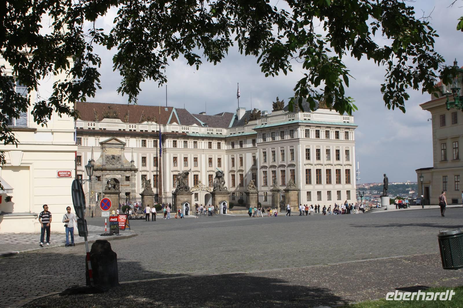 Hradschiner Platz und Prager Burg