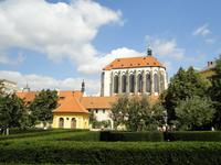 Maria Schnee Kirche vom Franzsikanergarten aus