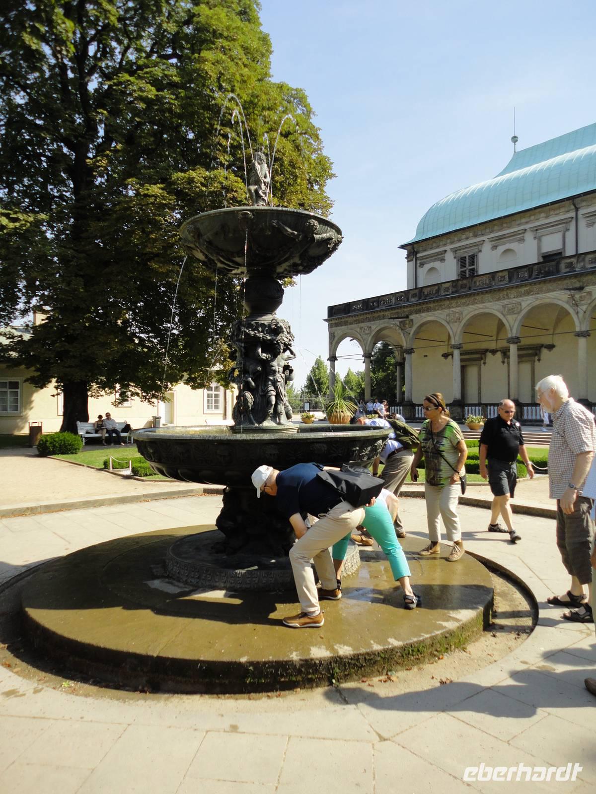 am singenden Brunnen