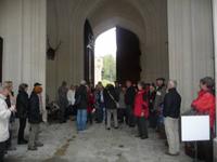 Warten auf den Schloßführer.