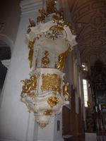 Die barocke Kanzel, ein wahres Prunkstück der St. Nikolaus Kathedrale.