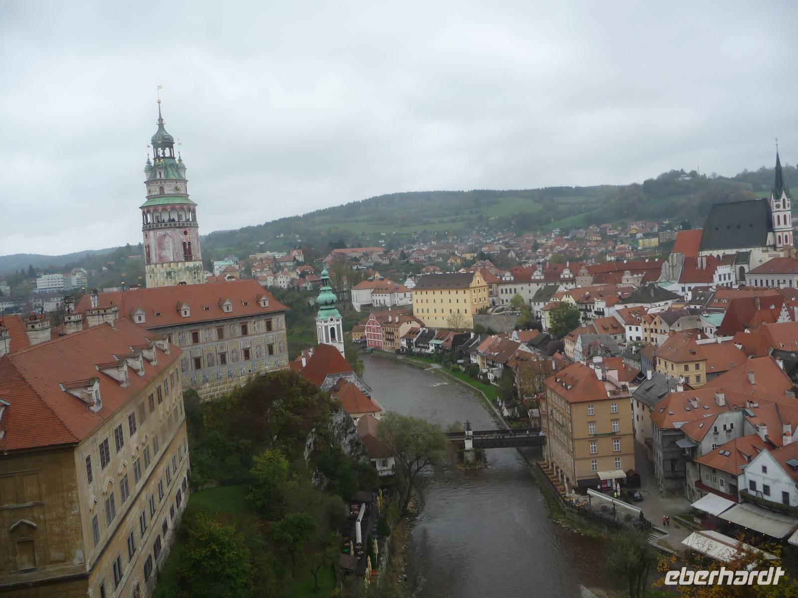 Und auf der Linken Seite steht das Schloß mit dem Schloßturm.