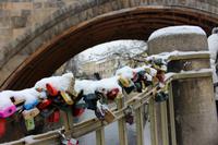 Am Fuße der Karlsbrücke