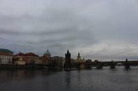 Moldauschifffahrt mit Blick auf die Karlsbrücke