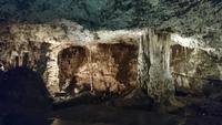 Alte Tropfsteine unter der Erde