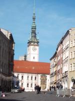 Blick vom Niederring zum Oberring (Hauptmarkt) mit Rathaus von Olmütz