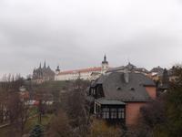 Blick von der Altstadt Kutná Hora zu Jesuitenkolleg und Barbaradom