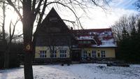 Hütte über der Macocha-Schlucht