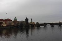 Moldauschifffahrt mit Blick auf die Karlsbrücke