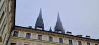 Nebelverhangene Türme des Doms, Prag