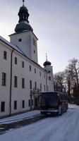 unser Bus vor dem Hotel