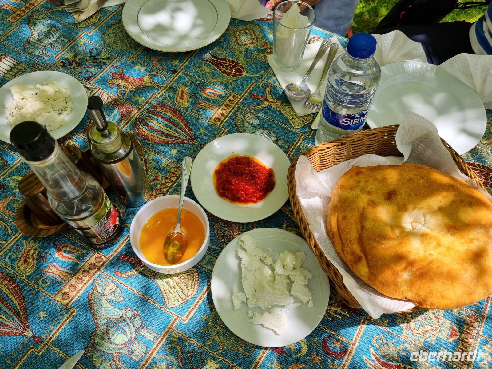 Soganli-Tal (Mittagessen im Gartenrestaurant)
