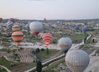 Morgendliche Ballonfahrt über Kappadokien 