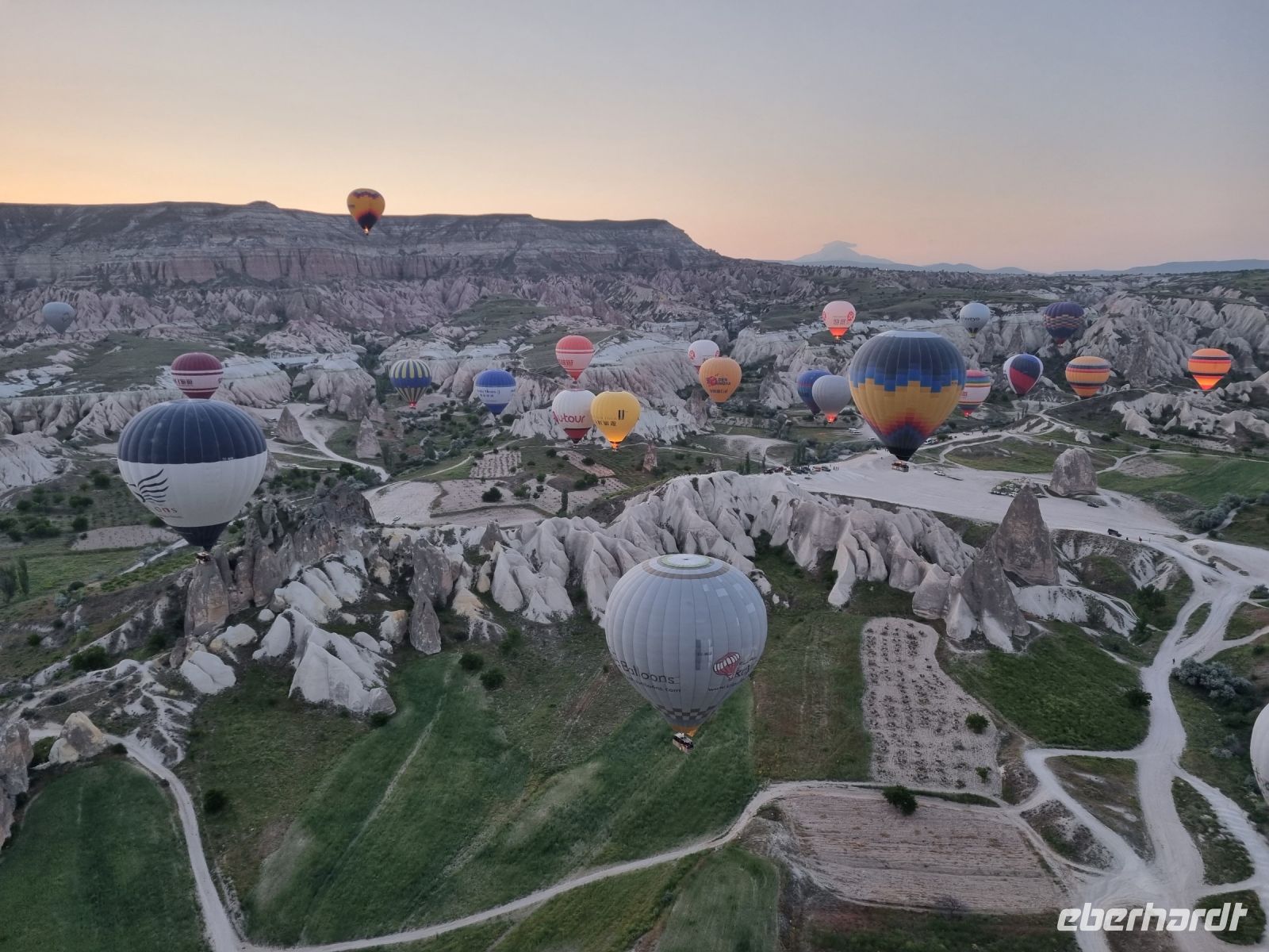 Morgendliche Ballonfahrt über Kappadokien