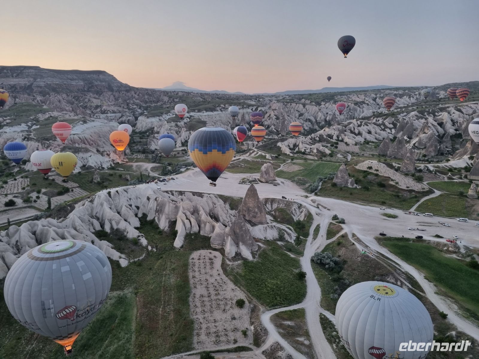 Morgendliche Ballonfahrt über Kappadokien 