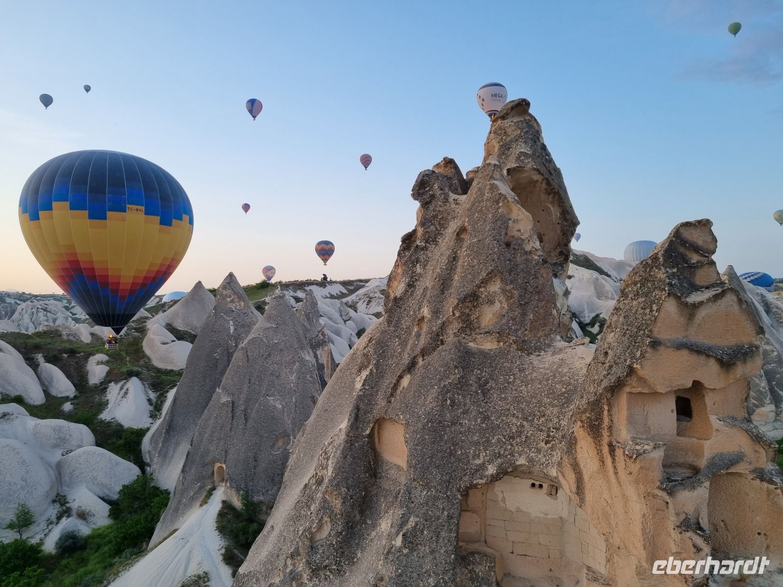 Morgendliche Ballonfahrt über Kappadokien
