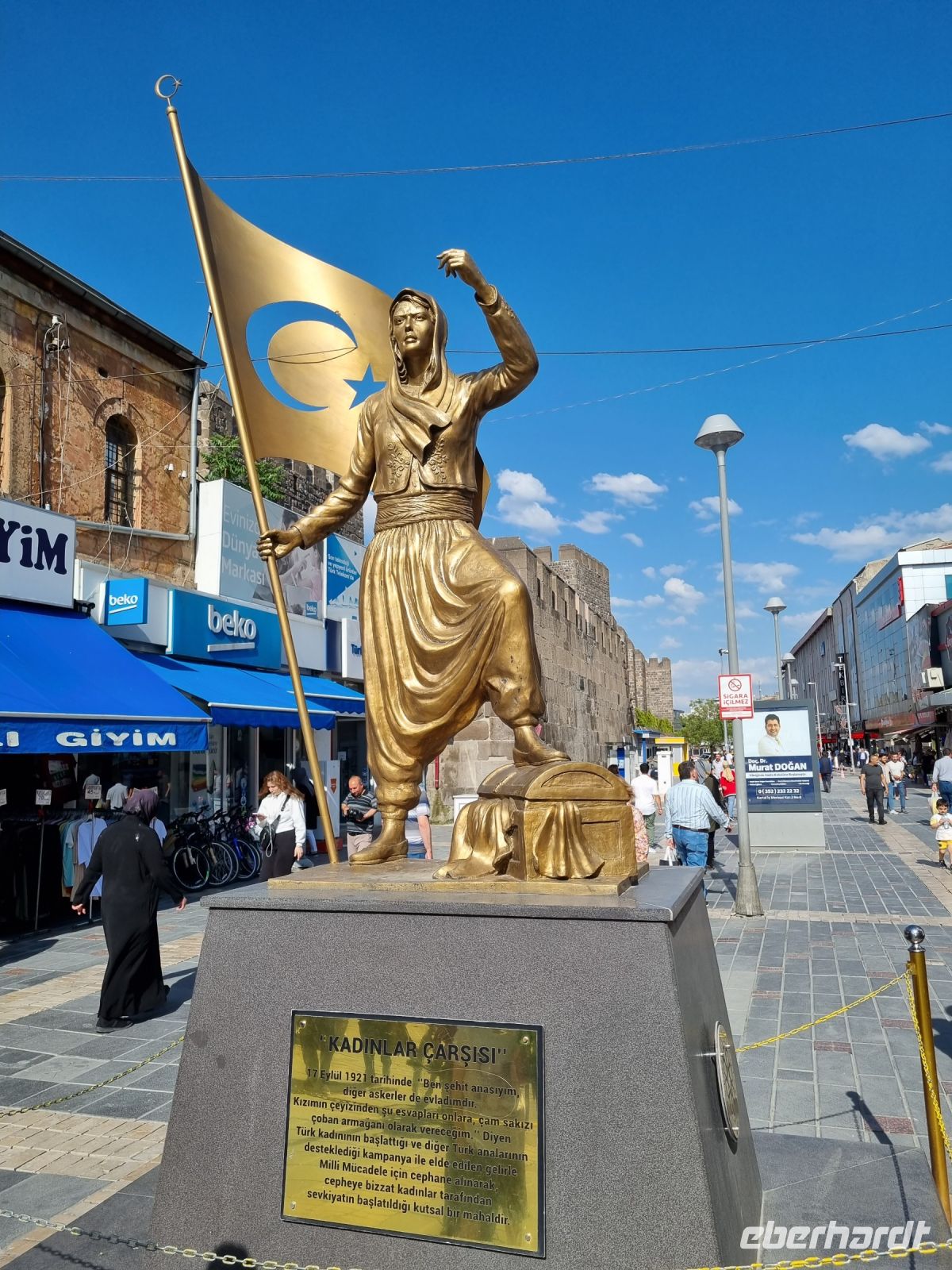 Kayseri - Kadinlar Çarsisi-Skulptur