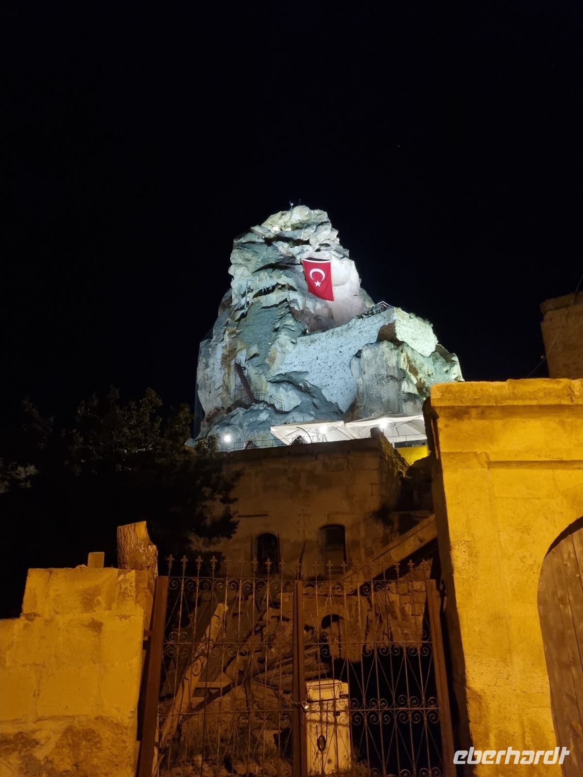 Lichterspaziergang am Abend - Burg Ortahisar