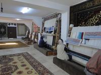 beim Teppichknüpfen