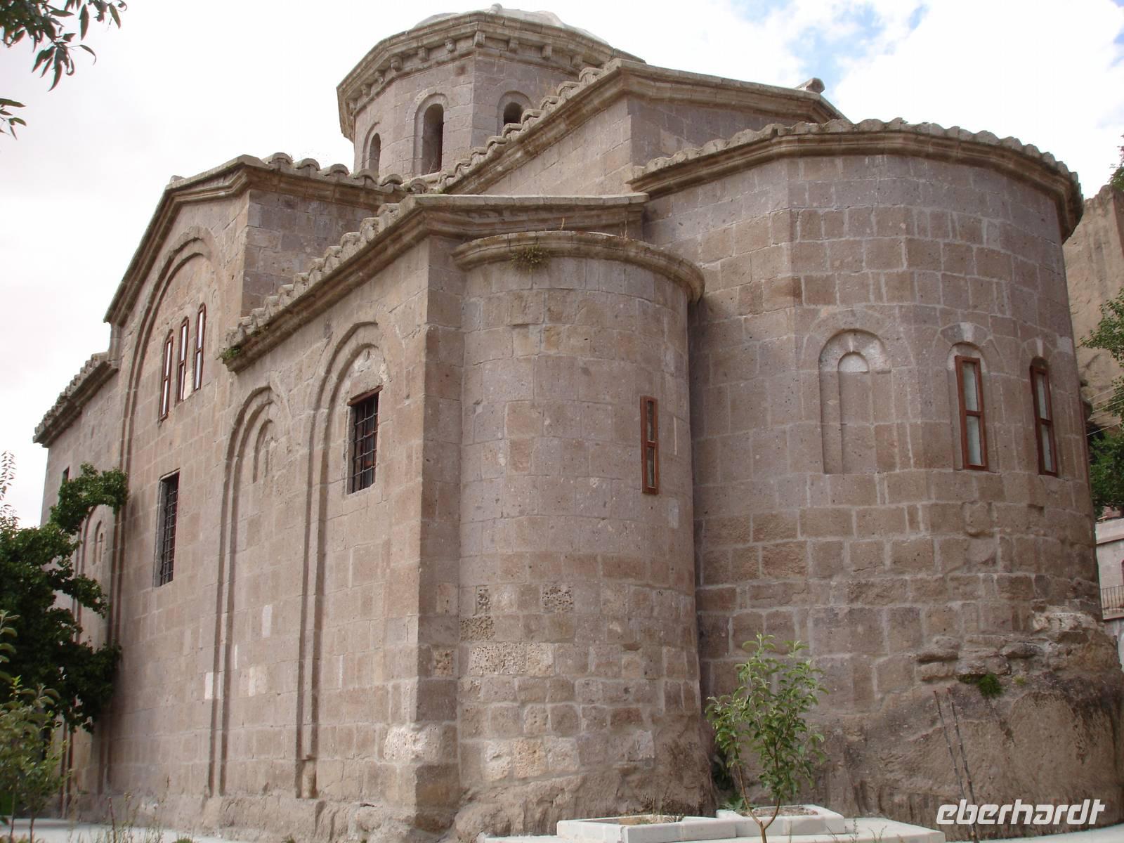 Güzelyurt - Kirche,welche in eine Moschee umgewandelt wurde - von Hinten