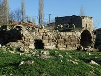 Reste einer ehemaligen Karawanserei