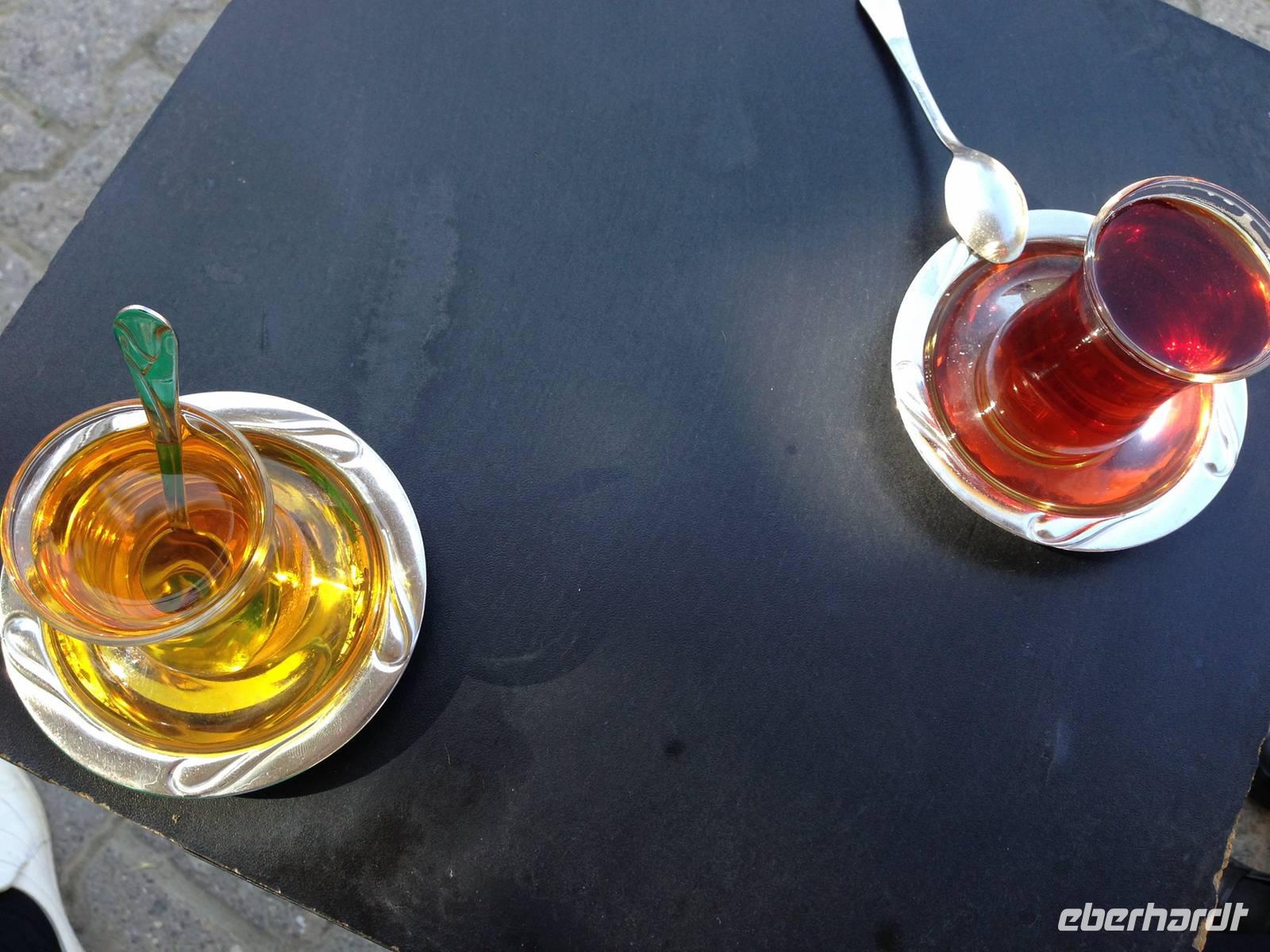 Apfeltee oder Schwarzen Tee?