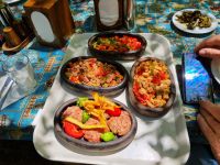 Soganli-Tal (Mittagessen im Gartenrestaurant)
