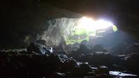 Tageslicht fällt in die Grotte des Paradieses