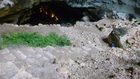 rund 400 Stufen führen runter in die Schlucht bis in die Grotte