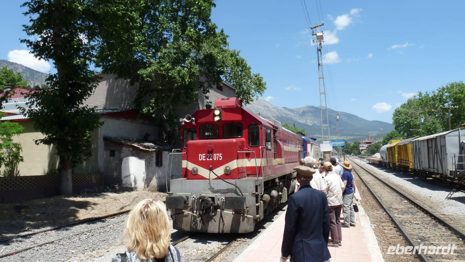 unsere Bahn kommt