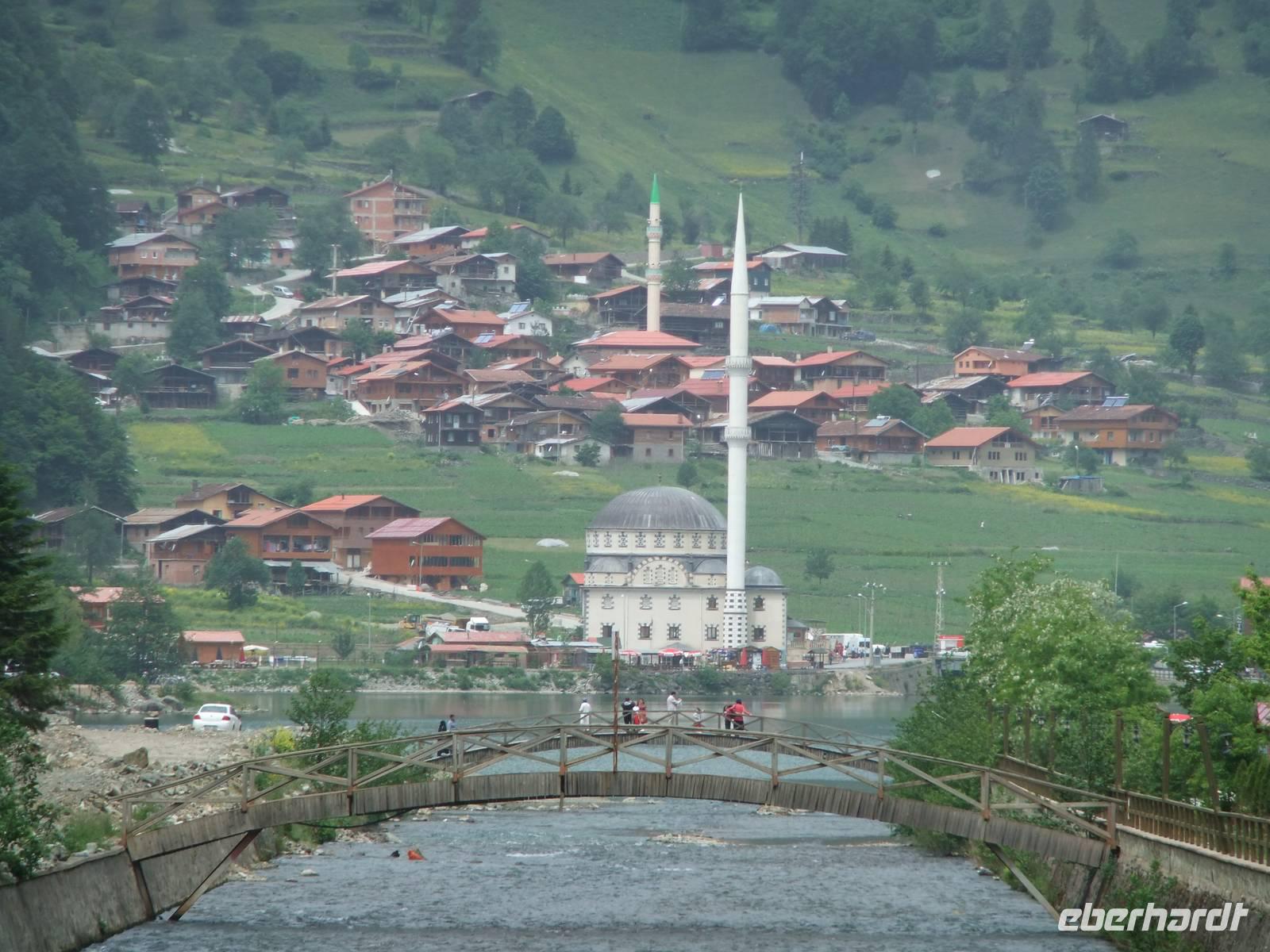 Blick zur Moschee in Uzungöl