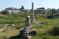 Artemistempel - eine Säule ist alles was vom antiken Weltwunder geblieben ist