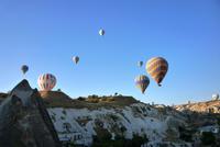 11.09.11 Göreme, erste Ballons landen