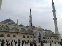 vor der neuen Moschee